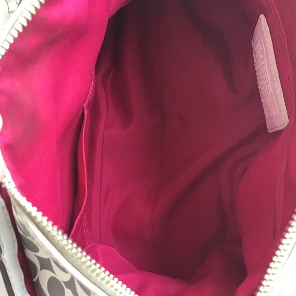 Coach Signature Bag - Picture 10 of 16